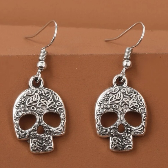💀 Awesome Rustic Style Floral Print Skeleton Skull Drop Earrings 💀 - Picture 2 of 6